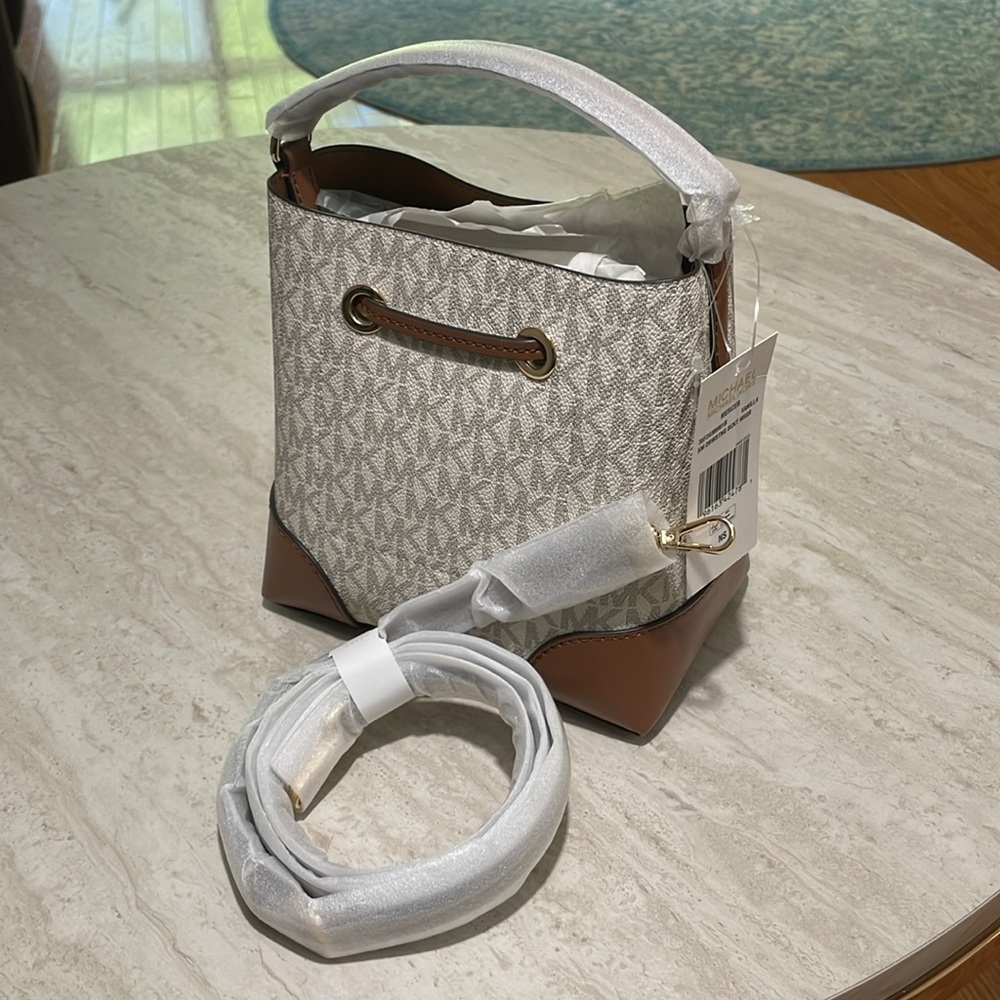 NWT Michael Michael Kors MERCER SMALL LOGO BUCKET BAG - Picture 5 of 6
